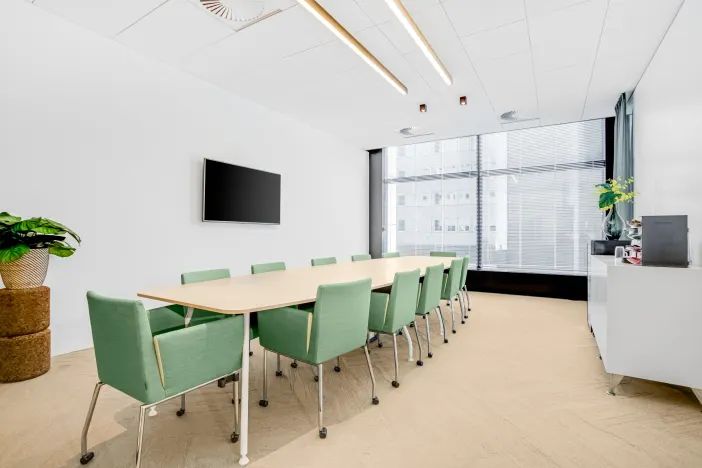 Regus_P1_standard_ROTTERDAM_TOO_Delftse_Poort_5584__Netherlands_SmallMeetingRoom.webp