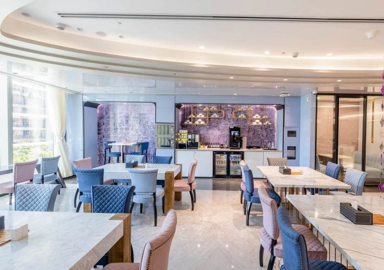 Mumbai-FirstInternationalFinancialCentre-MemberLounge_Gallery.webp