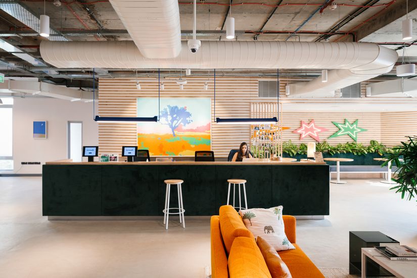 Copy of 20190131 WeWork Zenia - Front Desk - Wide.jpg