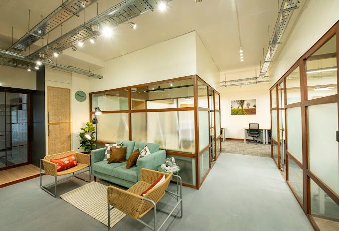 WH 2 LOUNGE WAITING .jpg