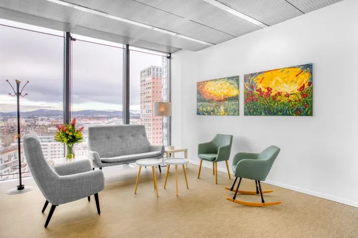 Regus_Twin_Towers_384_Wien_Austria_Breakout_Area_-_Twin_Towers.webp