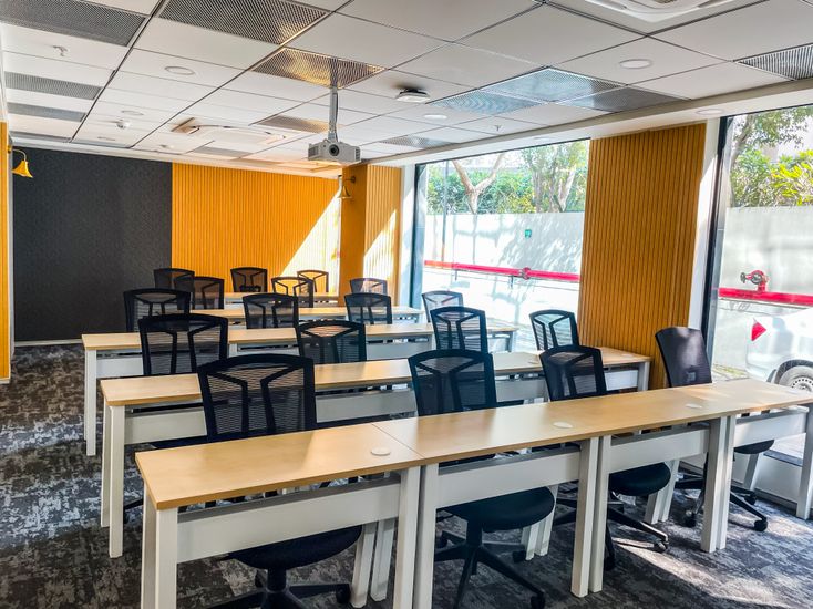 68bfd561-72da-4035-adc3-aa239631d7d8smartworks-gvt-training-room.jpg
