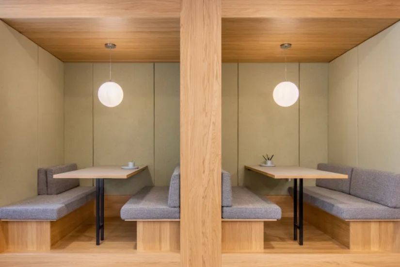 Screenshot 2024-11-18 at 17-55-08 Spaces_Court_of_Justice_5299_Bruxelles_Belgium_Booths_Without_People.webp (WEBP Image 702 Ã 468 pixels).png